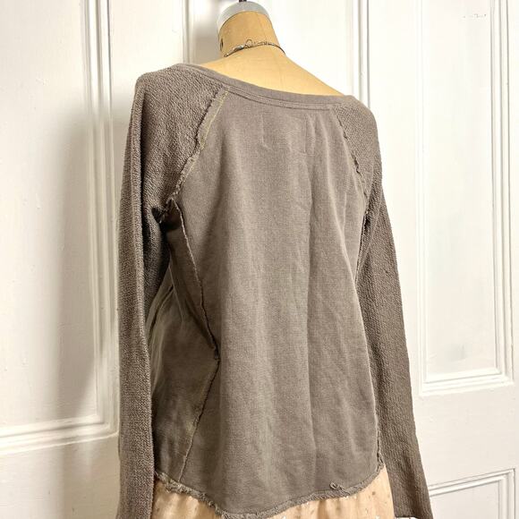 Deletta Bohochic warm grey sweater pullover with peach sheer polka dot frill - Picture 6 of 7